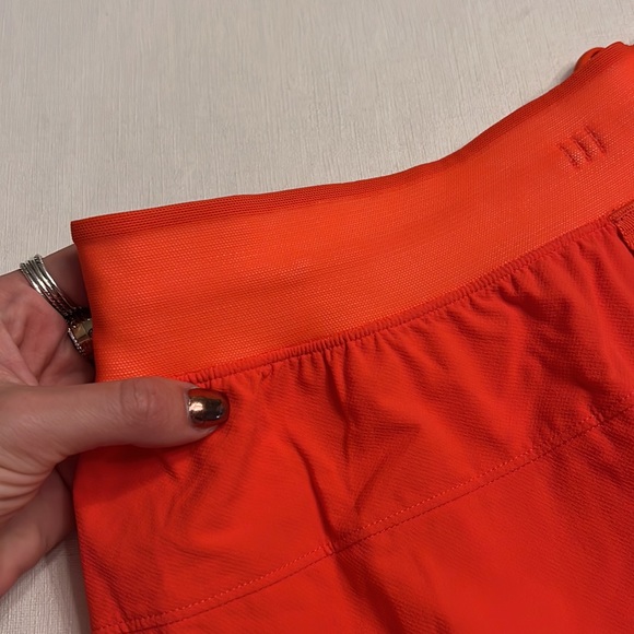 47. NWOT Mens Lululemon License to Train Linerless Short Autumn Red - Picture 4 of 6
